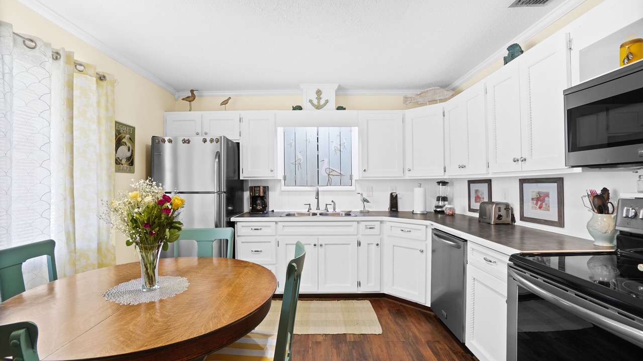 Photo of Kitchen in Laguna Beach Estates