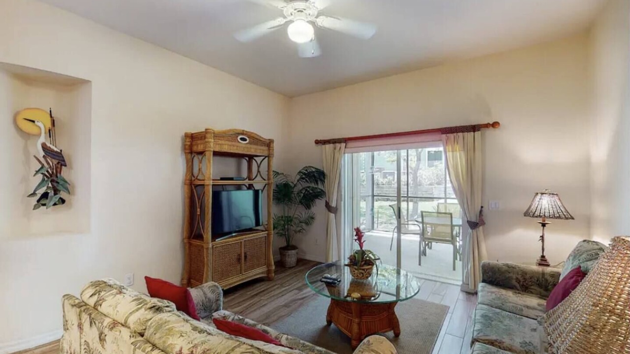 Photo of Livingroom in Bahama Bay