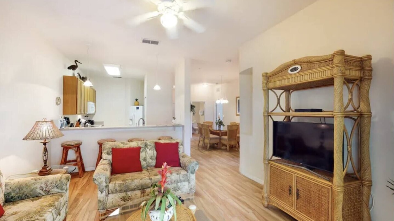 Photo of Livingroom in Bahama Bay