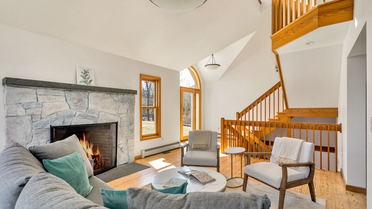 Photo of Livingroom in Saugerties
