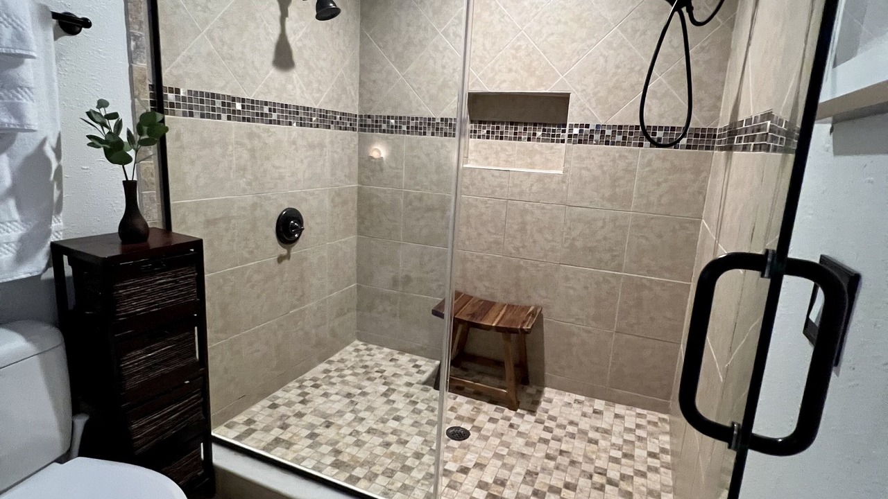 Photo of Bathroom in Tropic