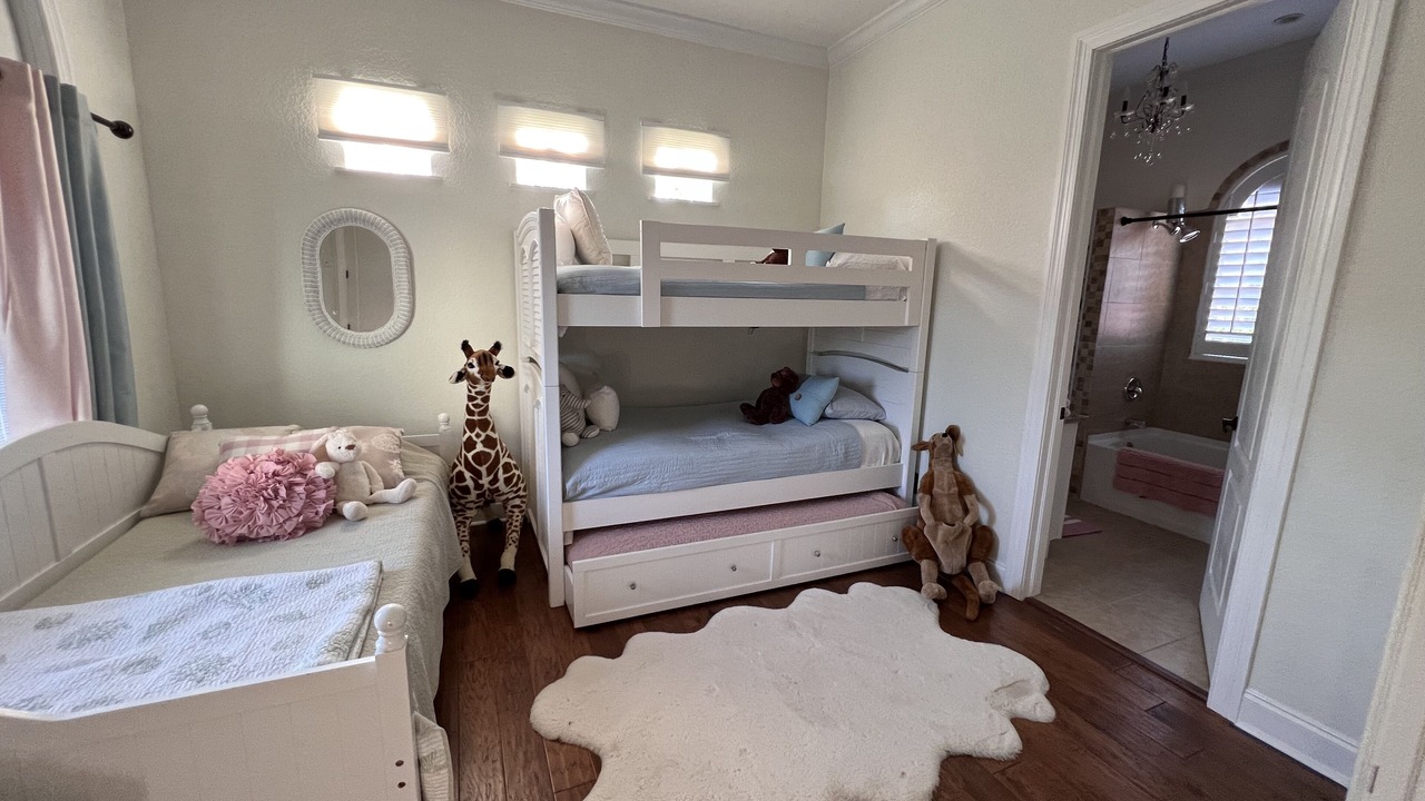 Photo of Bedroom in Tropic