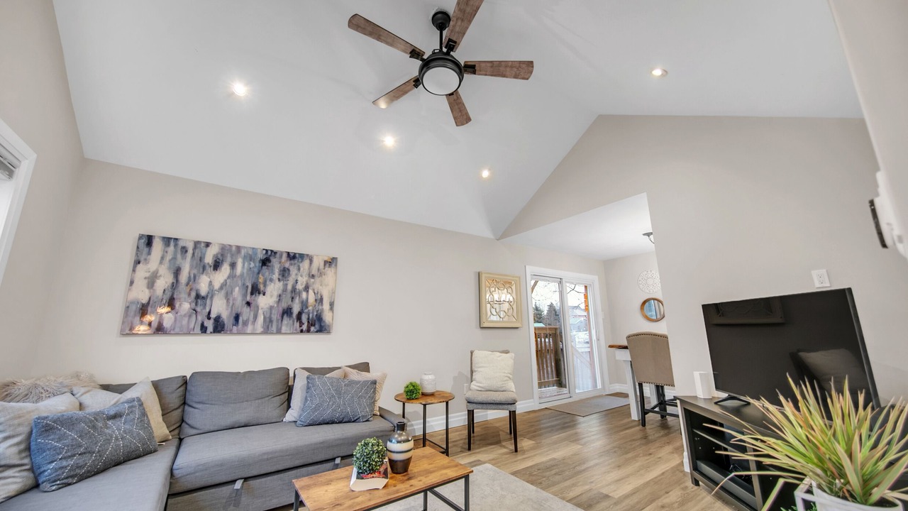 Photo of Livingroom in Orangeville