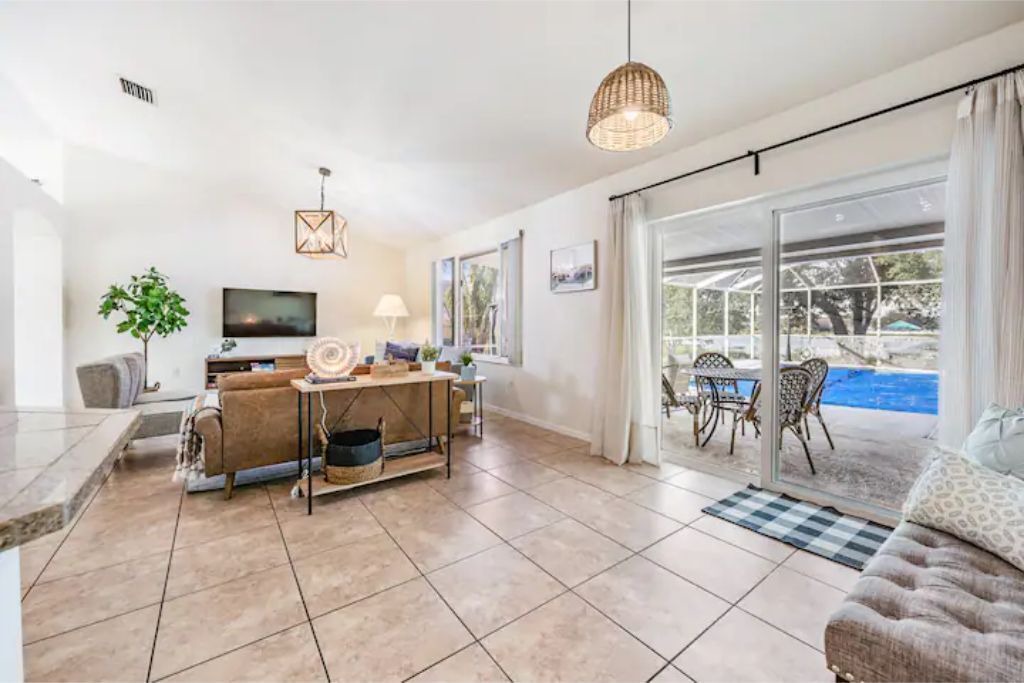 Photo of Livingroom in Boyette Springs