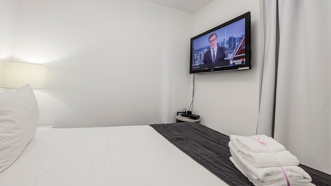 Photo of Bedroom in Bay Street Corridor