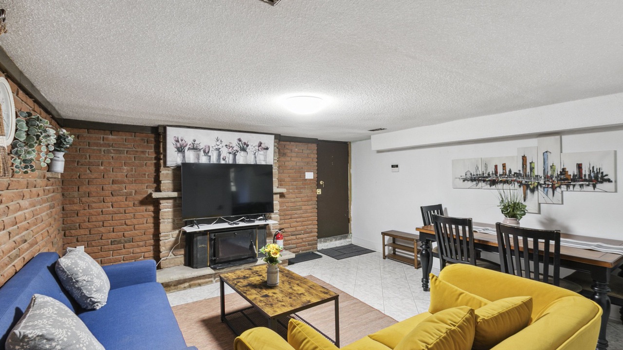 Photo of Livingroom in Maple Leaf