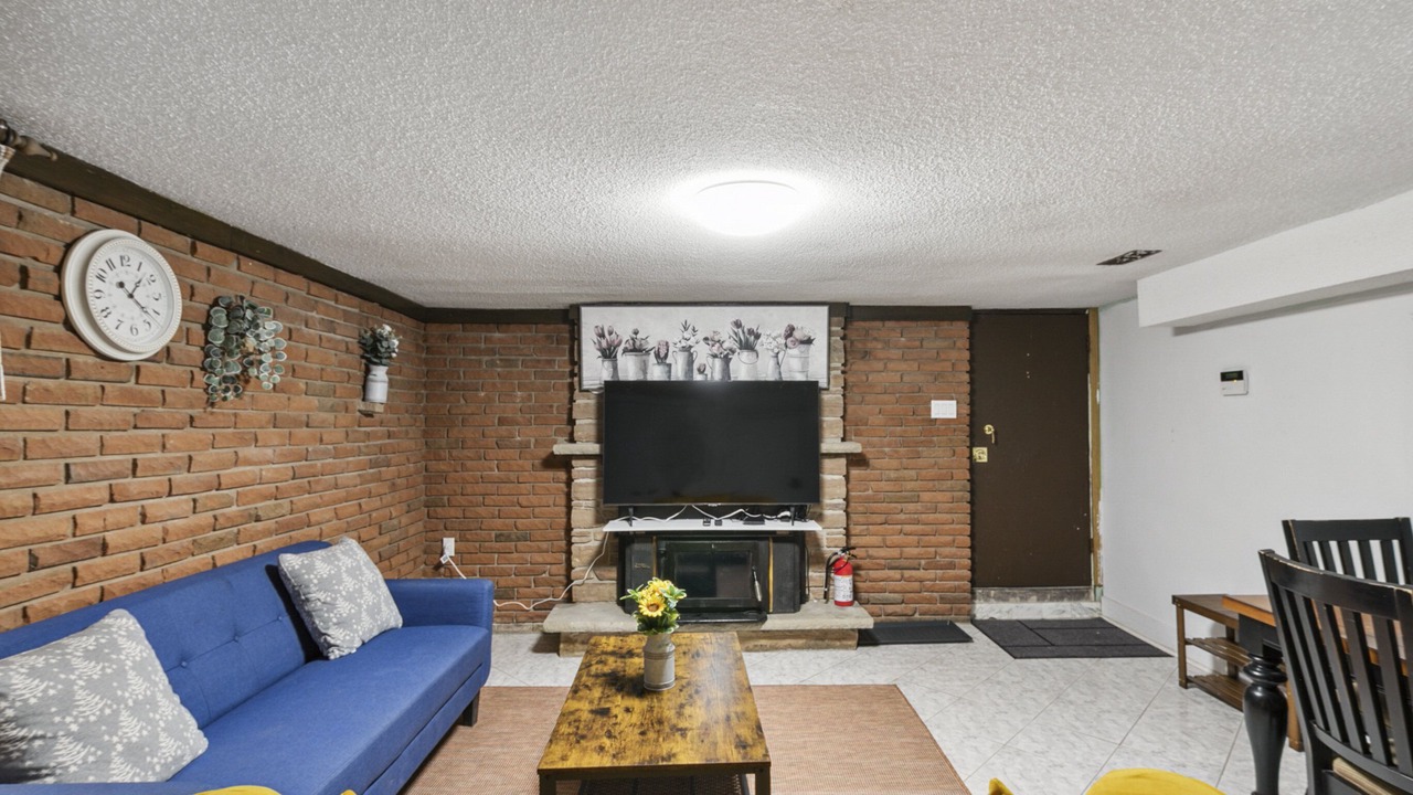Photo of Livingroom in Maple Leaf