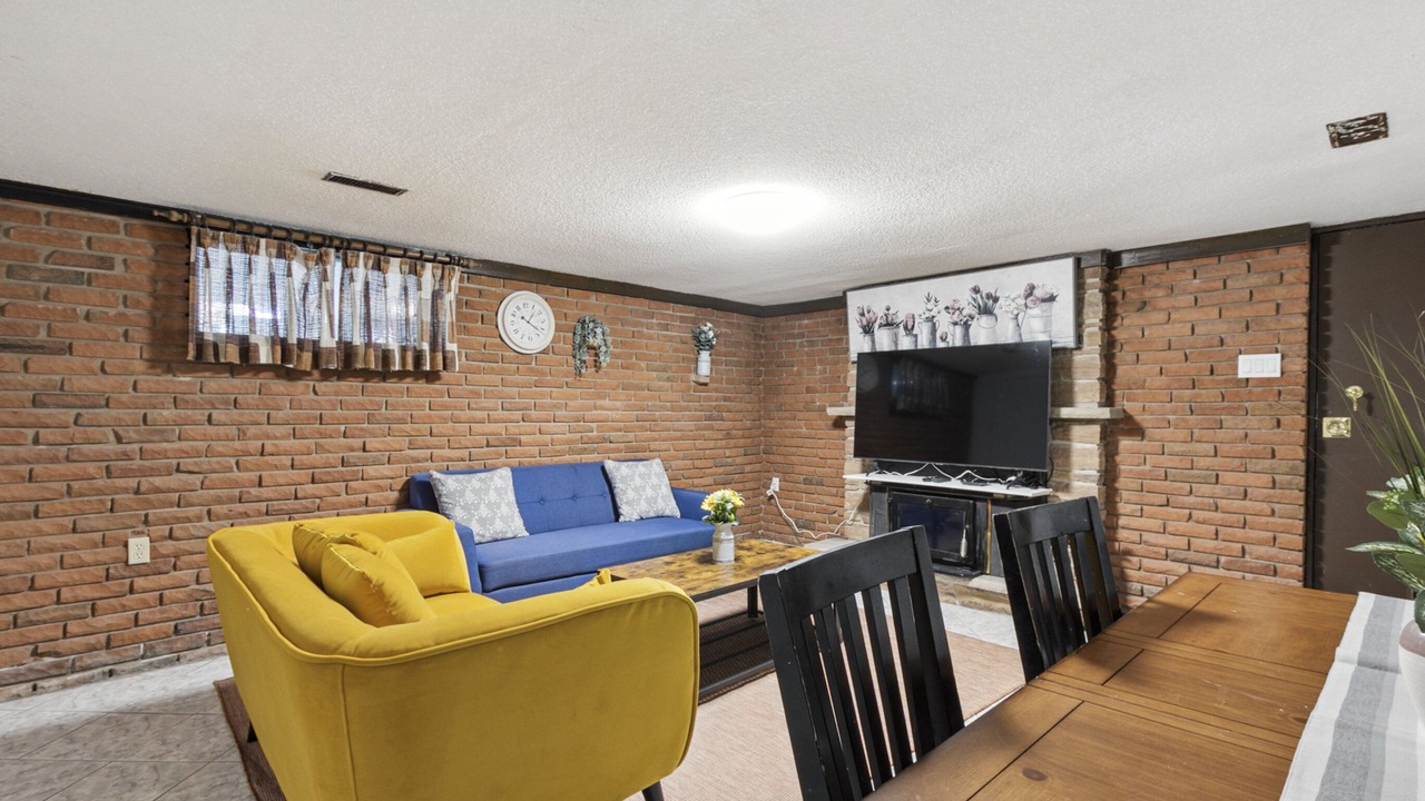 Photo of Livingroom in Maple Leaf