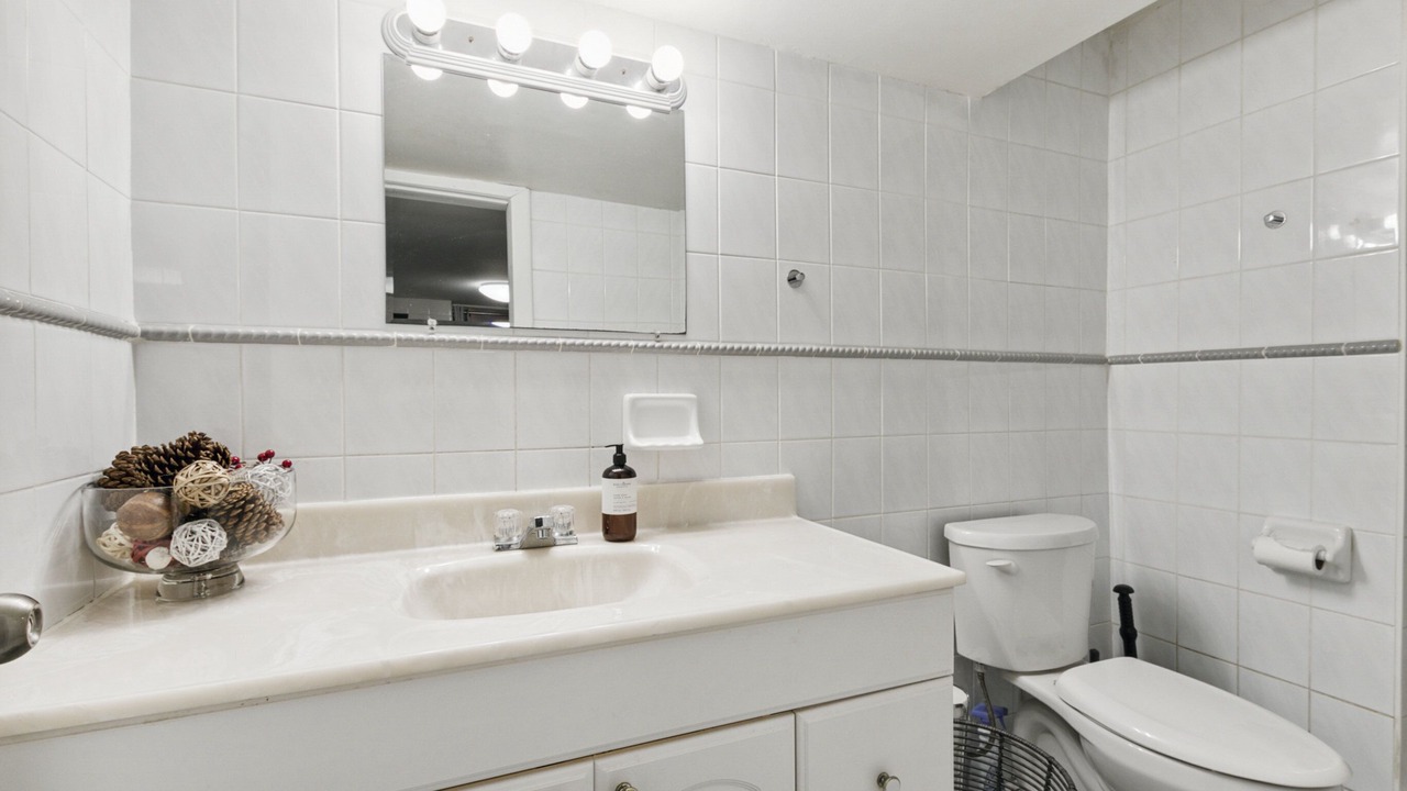 Photo of Bathroom in Maple Leaf