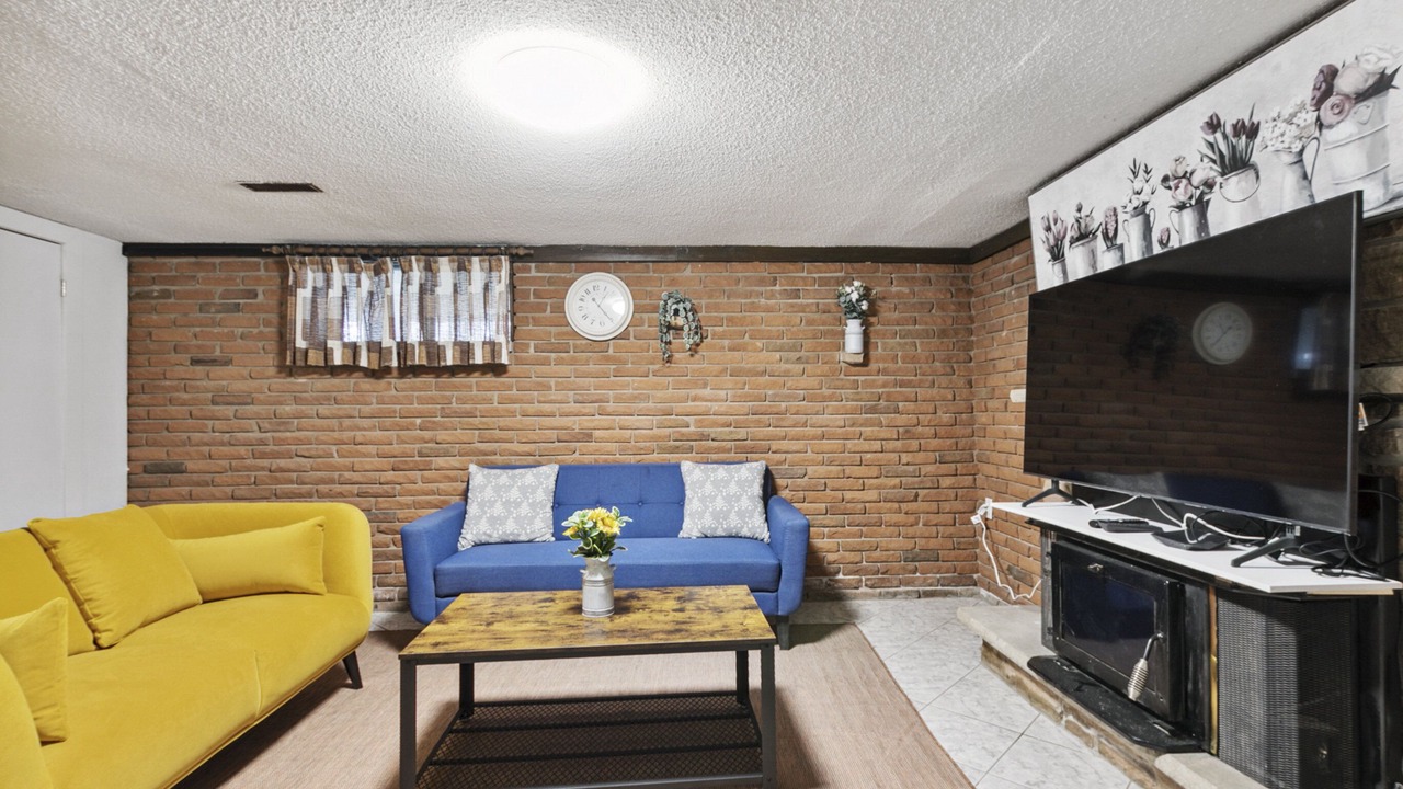 Photo of Livingroom in Maple Leaf