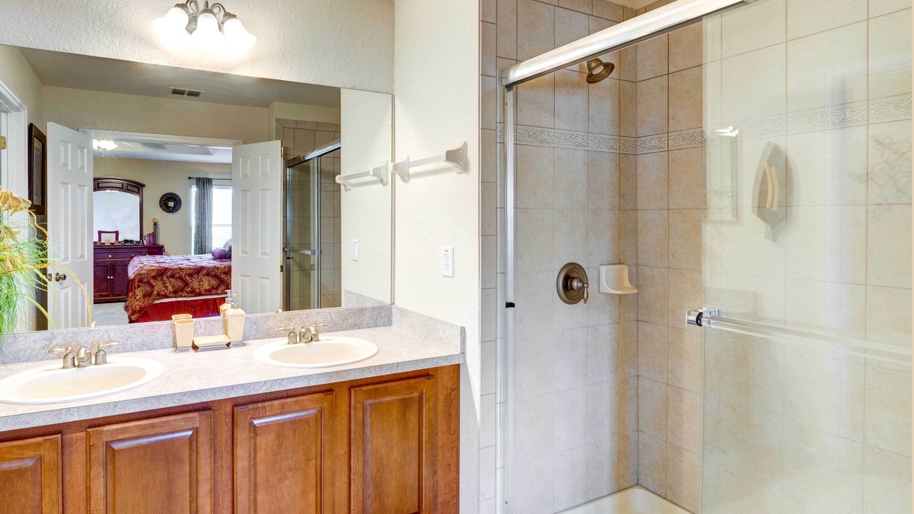 Photo of Bathroom in Trafalgar Village
