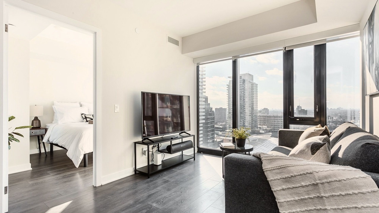 Photo of Livingroom in Bloor-Yorkville