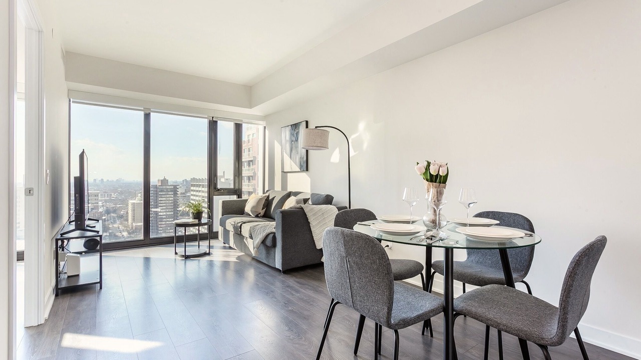 Photo of Livingroom in Bloor-Yorkville