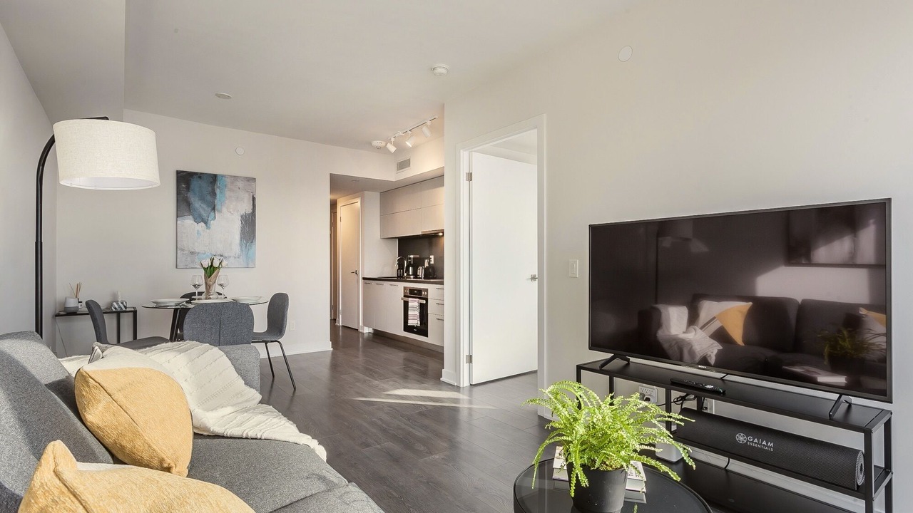 Photo of Livingroom in Bloor-Yorkville