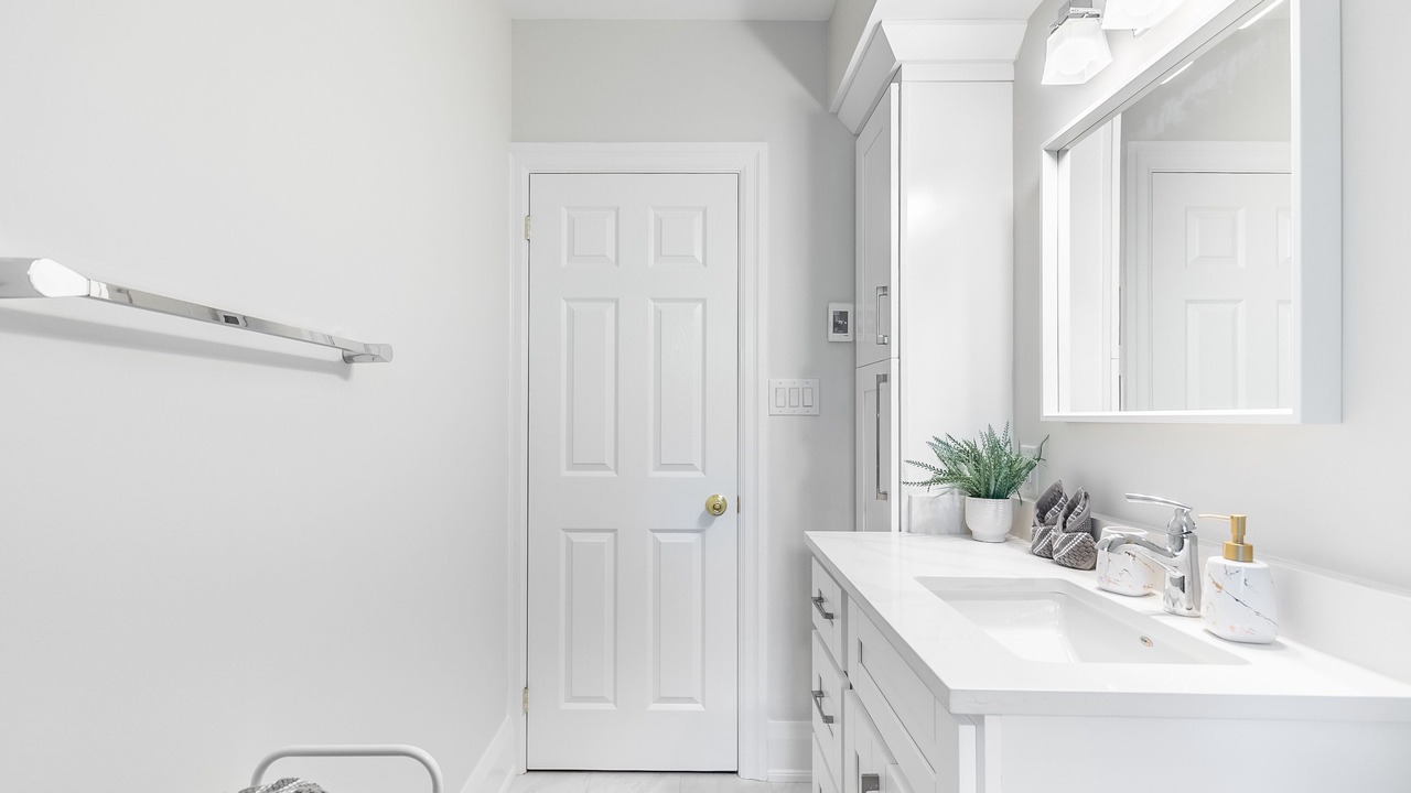 Photo of Bathroom in Humewood-Cedarvale