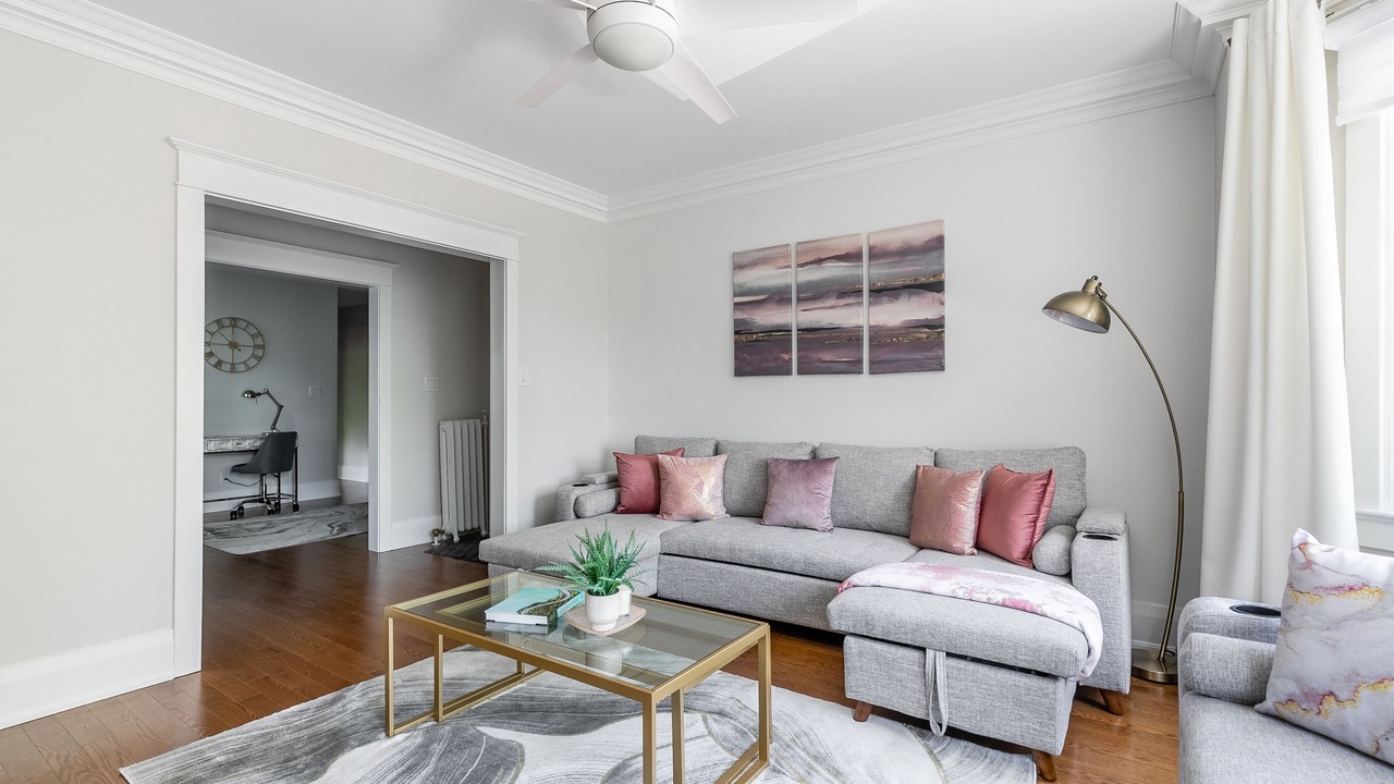 Photo of Livingroom in Humewood-Cedarvale