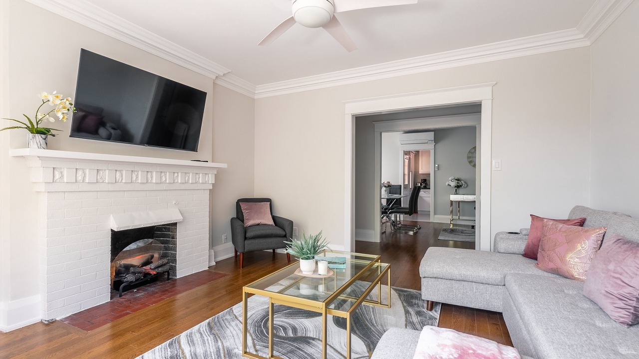 Photo of Livingroom in Humewood-Cedarvale
