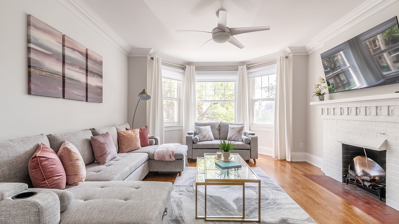 Photo of Livingroom in Humewood-Cedarvale
