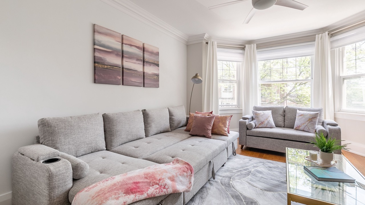 Photo of Livingroom in Humewood-Cedarvale
