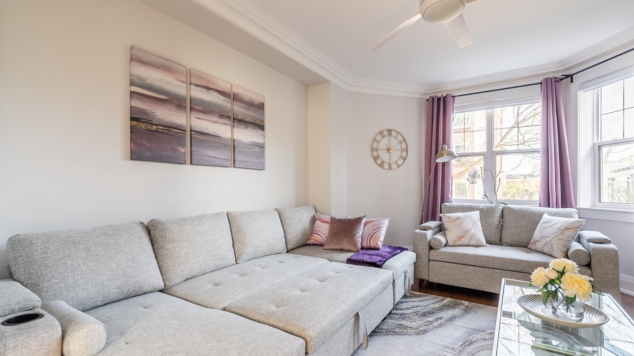 Photo of Livingroom in Humewood-Cedarvale