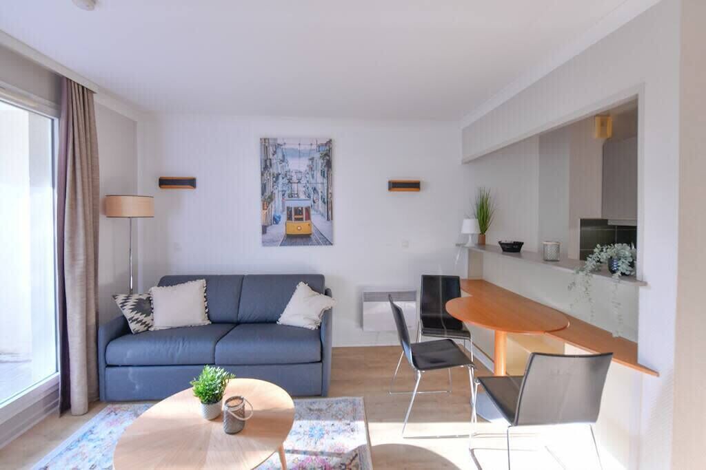 Photo of Livingroom in Combat