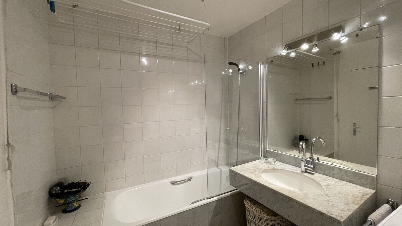 Photo of Bathroom in Parc-de-Montsouris
