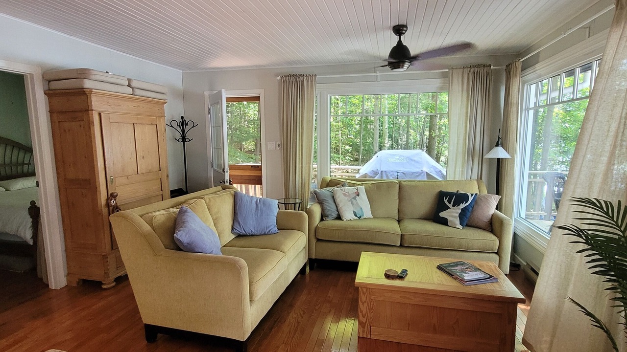 Photo of Livingroom in Gravenhurst
