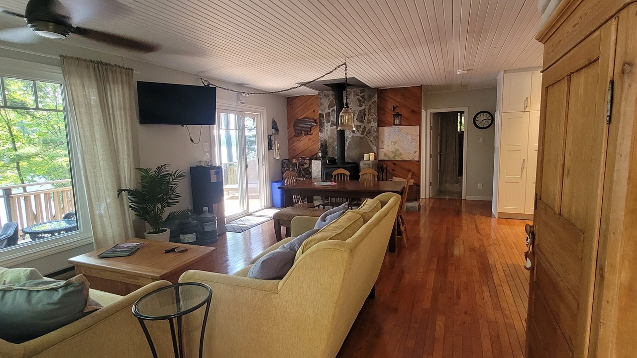 Photo of Livingroom in Gravenhurst