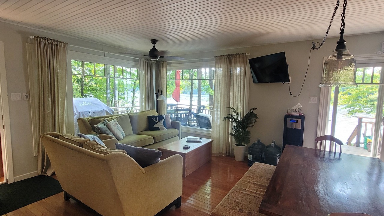 Photo of Livingroom in Gravenhurst