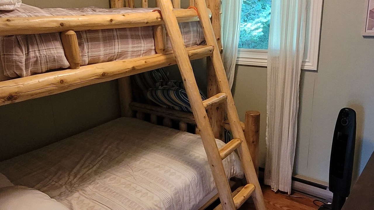 Photo of Bedroom in Gravenhurst