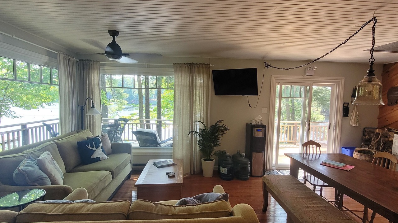 Photo of Livingroom in Gravenhurst