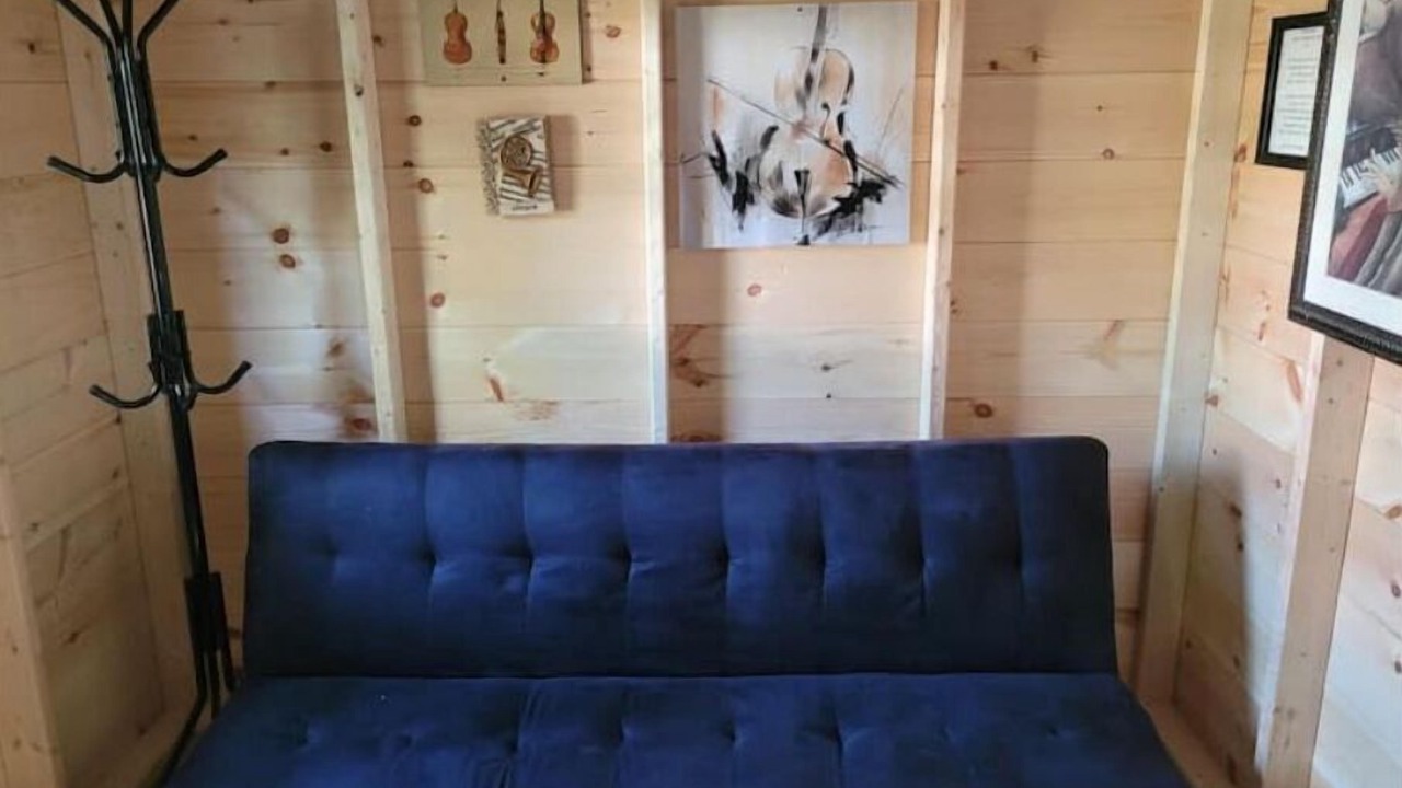 Photo of Livingroom in Port McNicoll