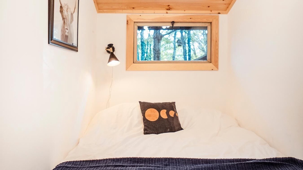 Photo of Bedroom in Town of Denning