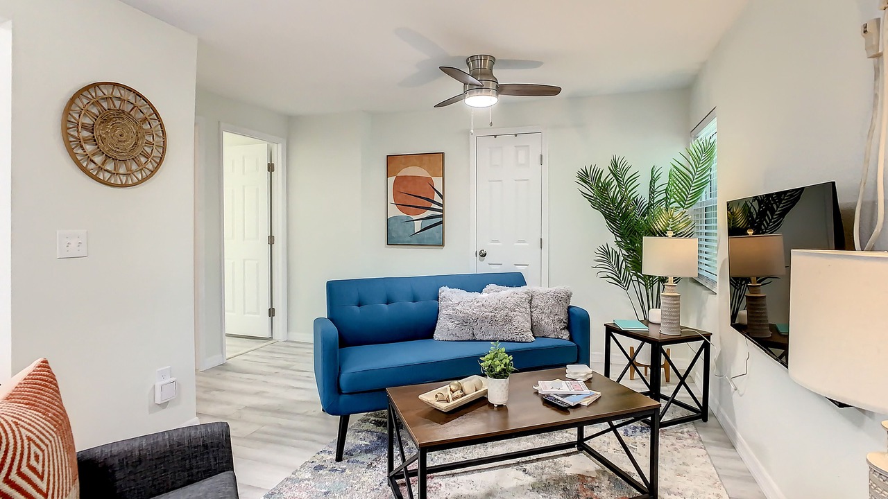 Photo of Livingroom in Historic Uptown