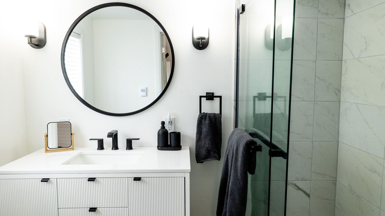 Photo of Bathroom in Mono