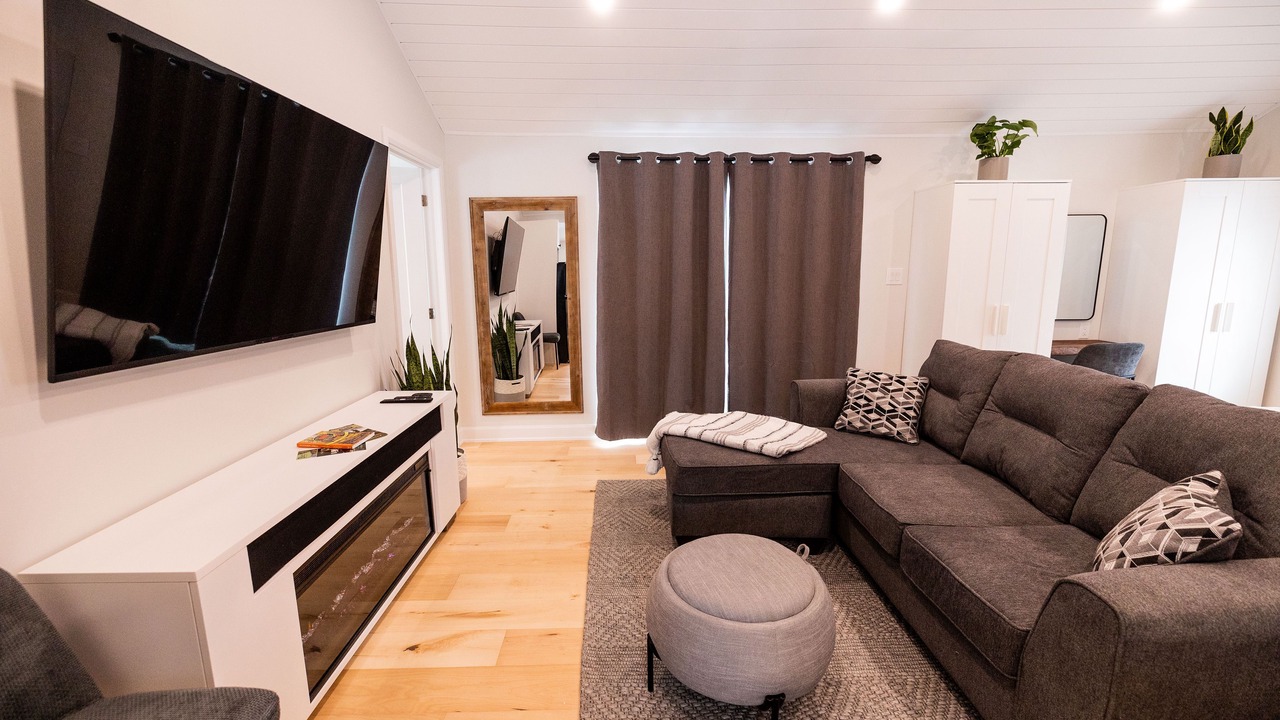Photo of Livingroom in Mono