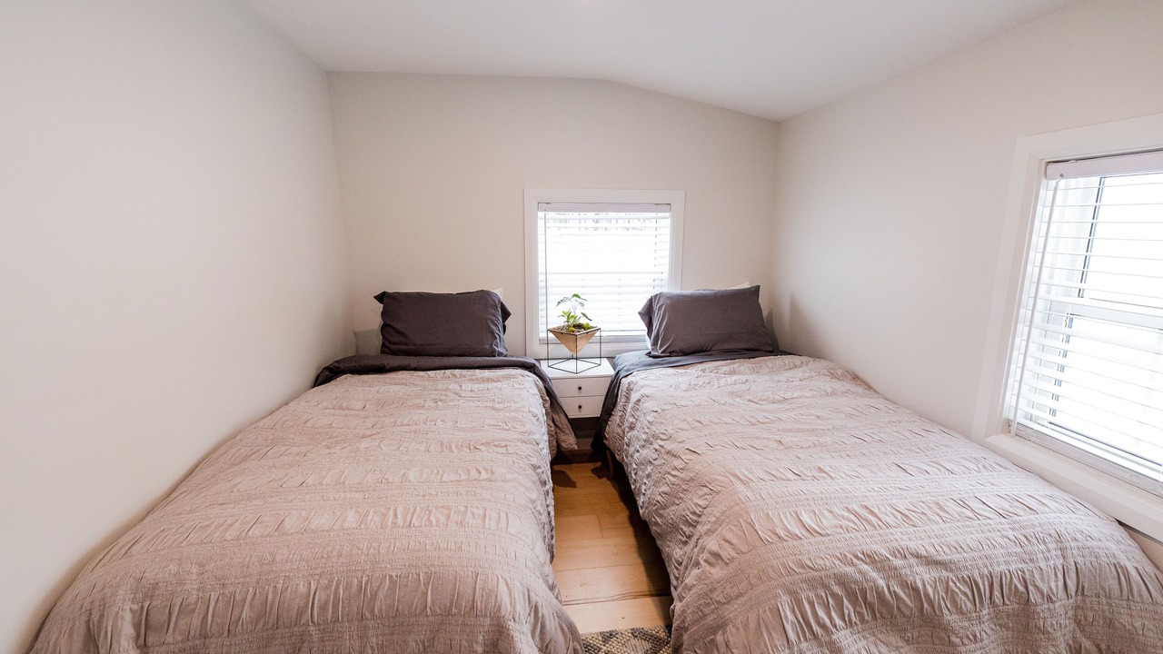 Photo of Bedroom in Mono
