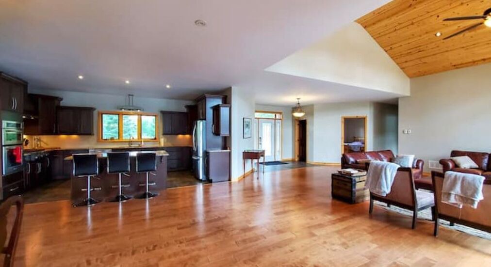 Photo of Livingroom in South Algonquin