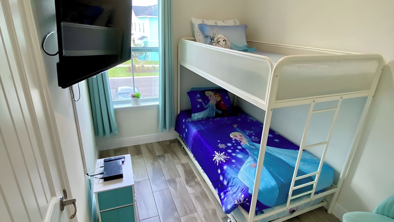 Photo of Bedroom in Bay Lake
