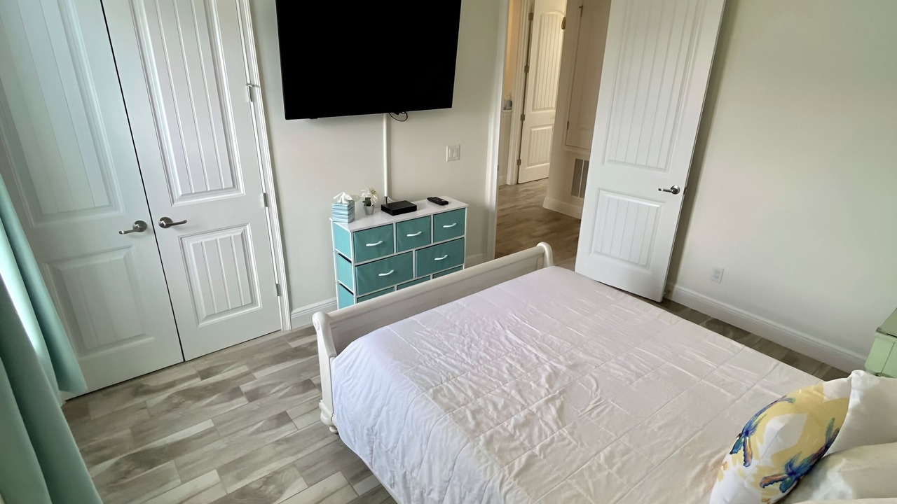 Photo of Bedroom in Bay Lake