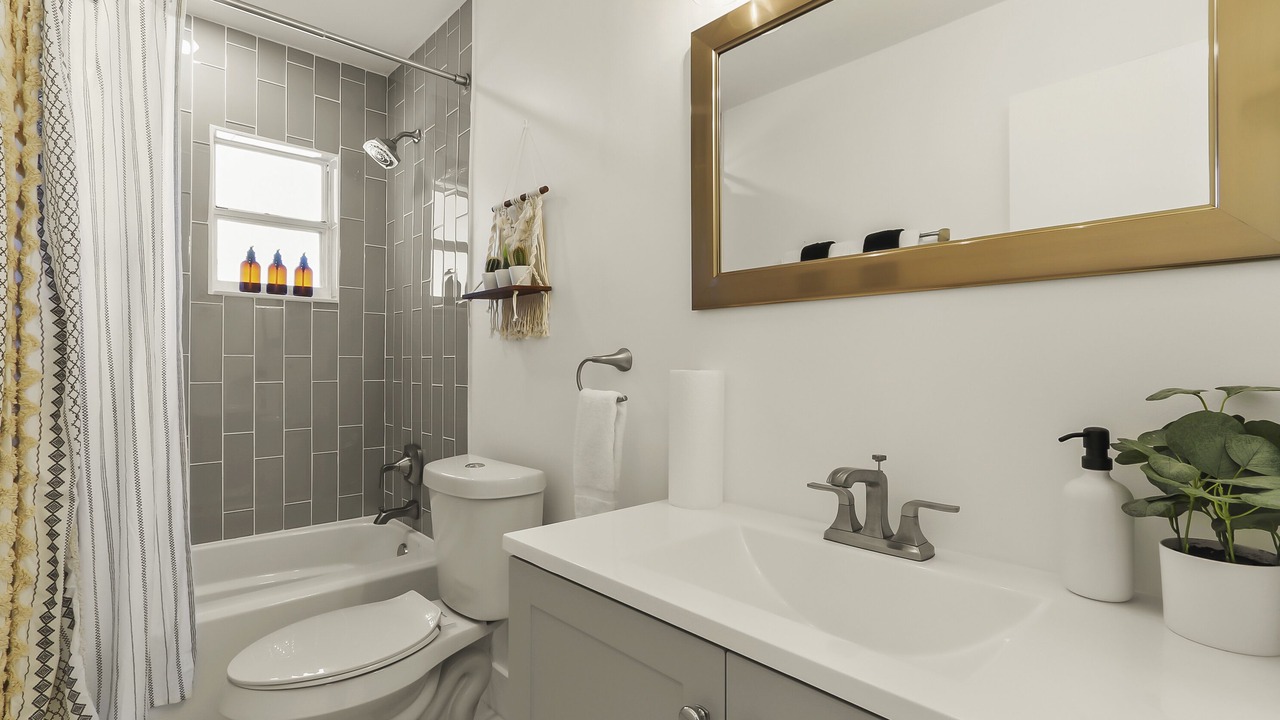 Photo of Bathroom in Port Tampa City