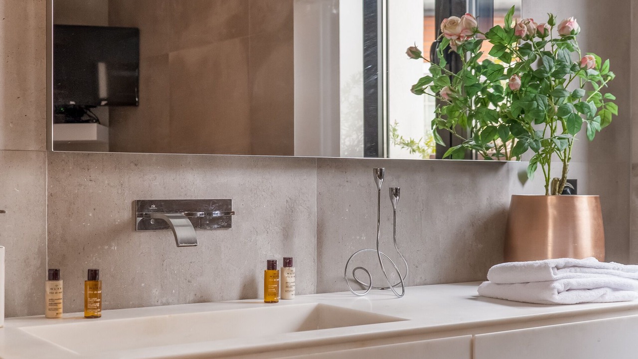 Photo of Bathroom in Combat
