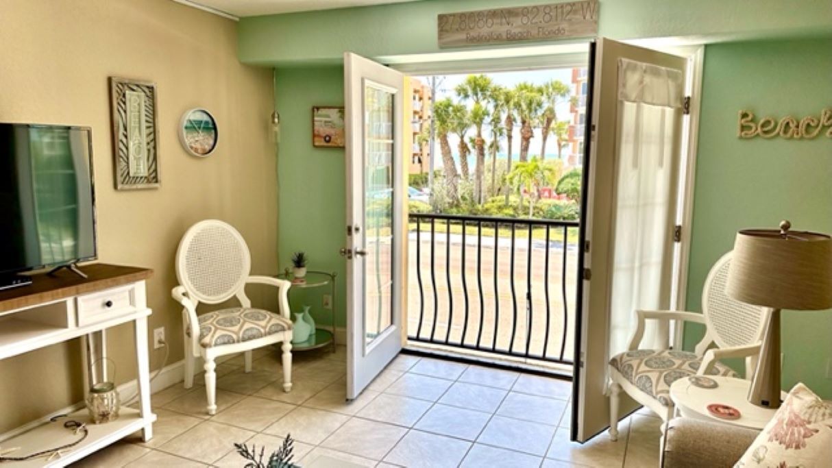 Photo of Livingroom in Redington Beach