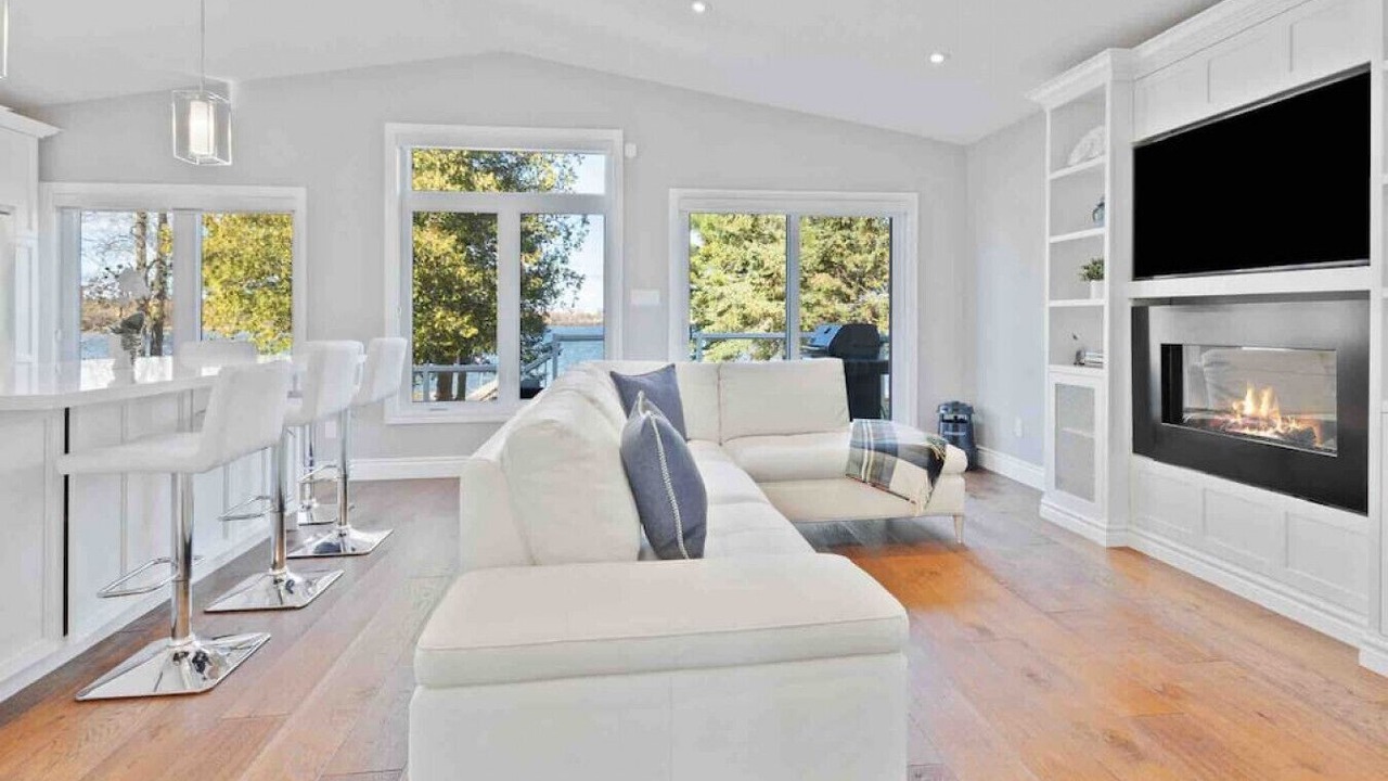 Photo of Livingroom in Port McNicoll