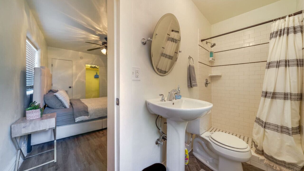 Photo of Bathroom in Iron Horse Historic District