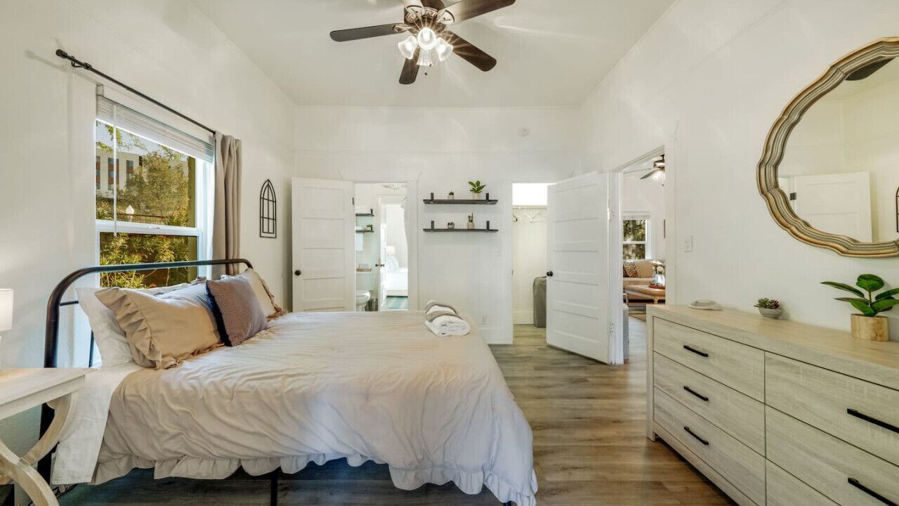 Photo of Bathroom in Iron Horse Historic District