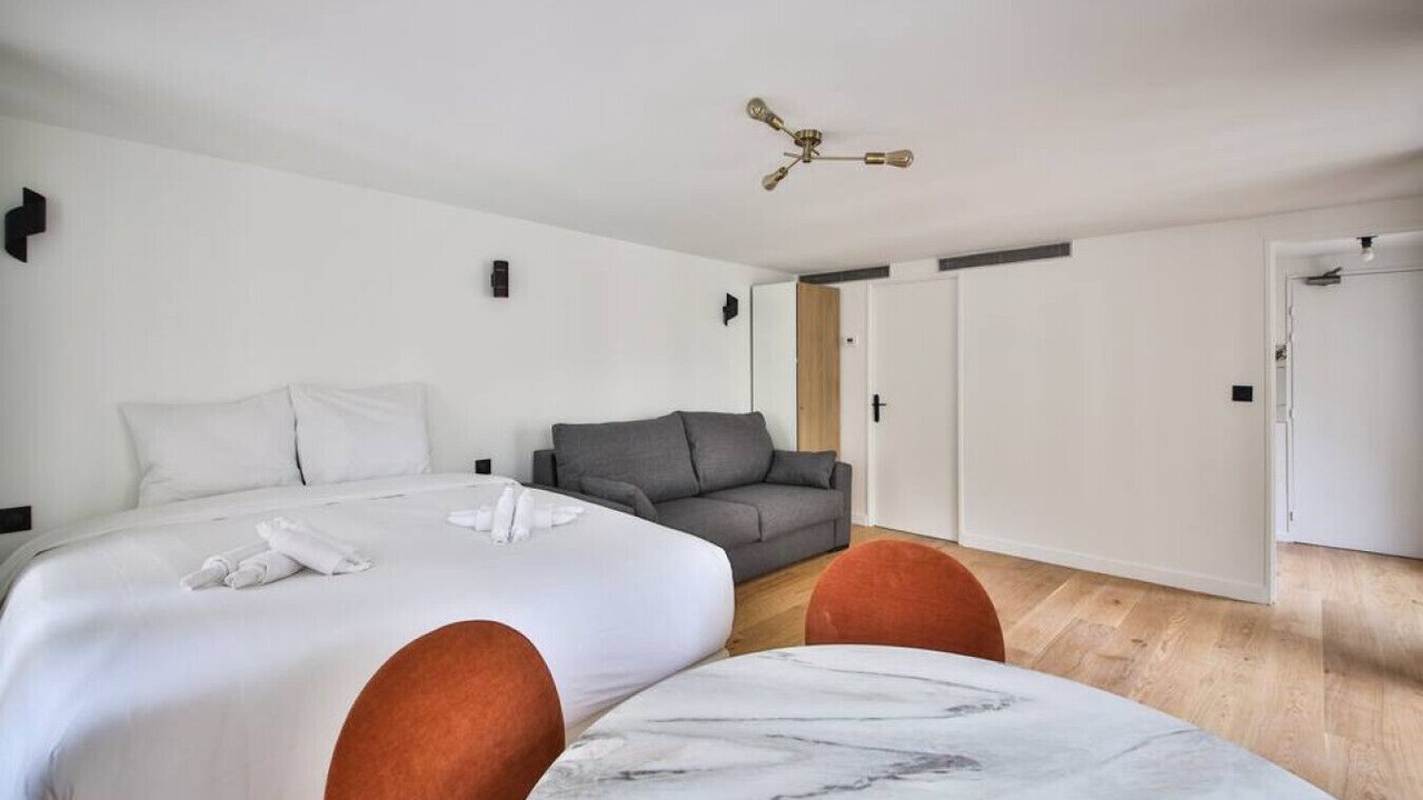 Photo of Bedroom in 8th Arrondissement