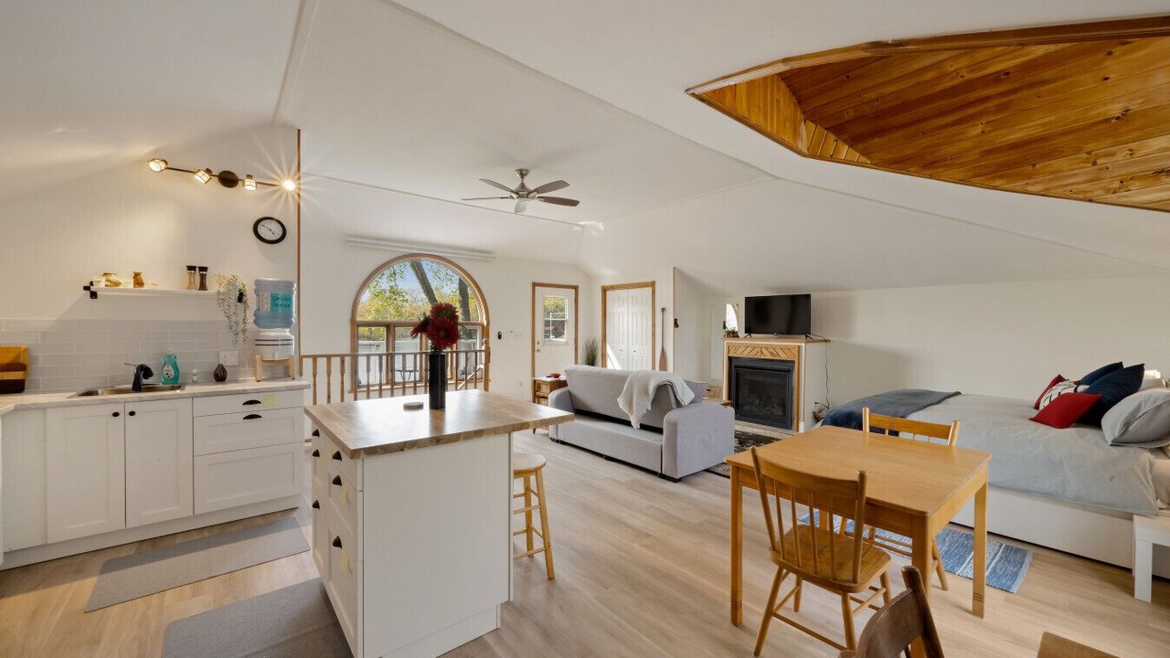Photo of Livingroom in Bracebridge
