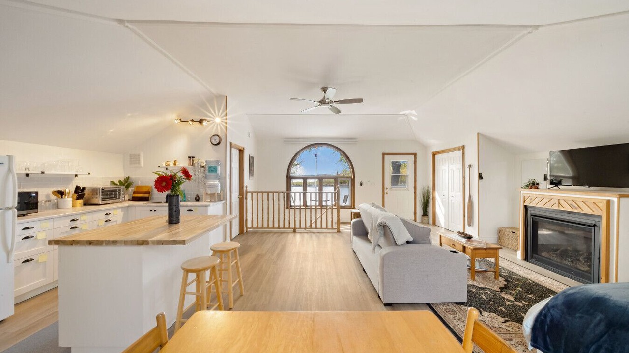 Photo of Livingroom in Bracebridge