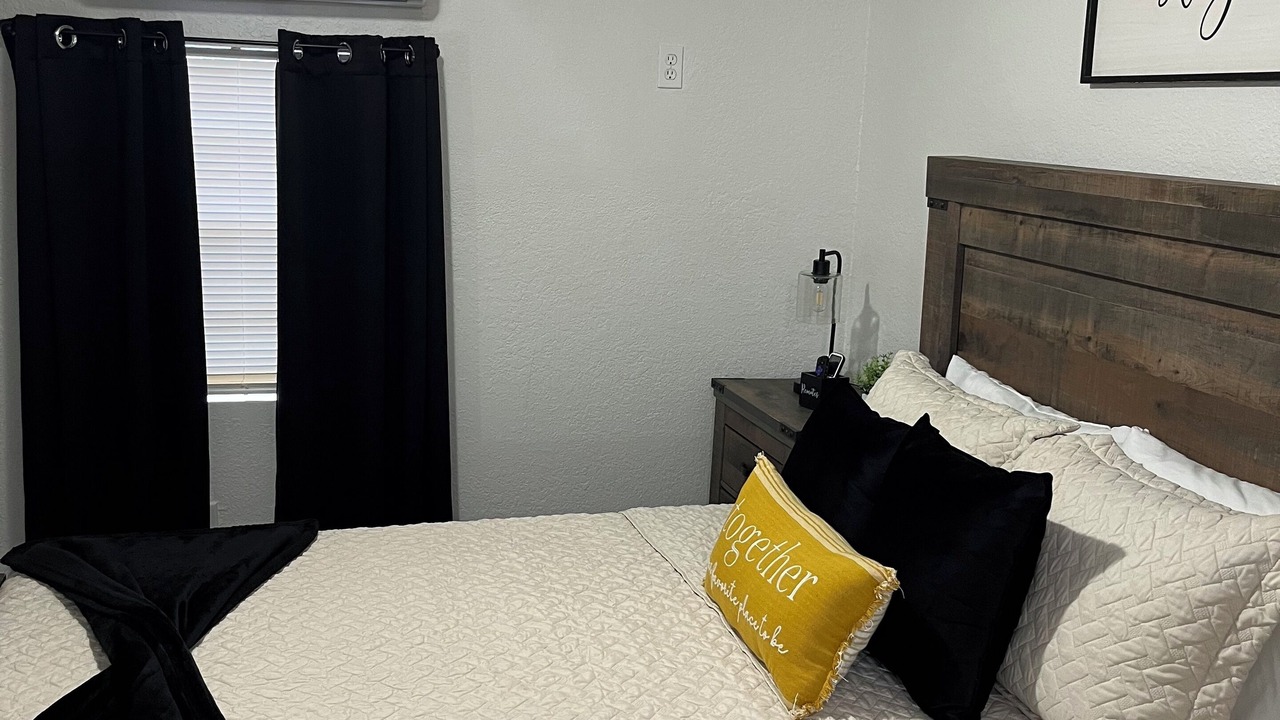 Photo of Bedroom in Town N County Park